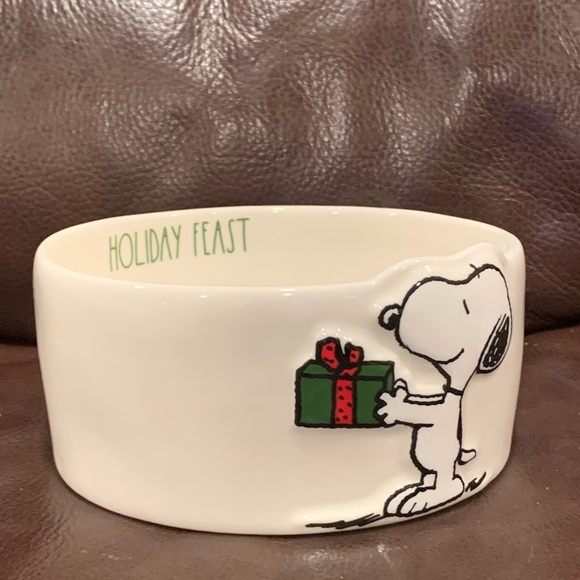 HOLIDAY FEAST Snoopy with Christmas Gift Ceramic Pet Food Bowl Rae Dunn Peanuts - Picture 4 of 8